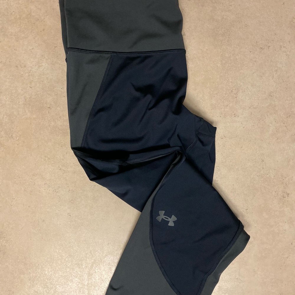 Under Armour Black and Green HeatGear workout long capris